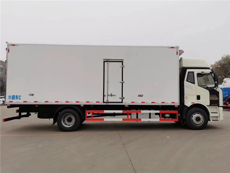 （國六）解放J6L高頂雙臥6米8冷藏車