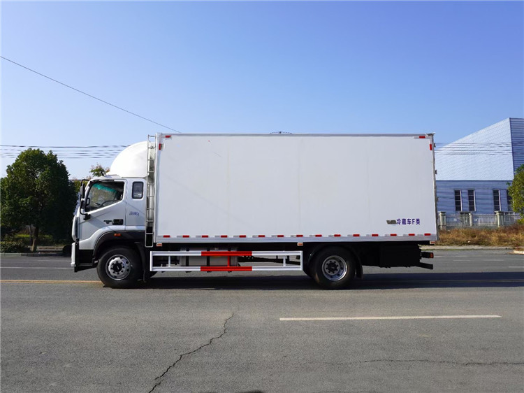 （國六）福田歐馬可6米8冷藏車