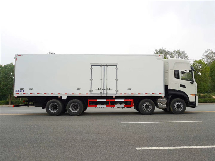 東風天龍前四后八9.6米冷藏車