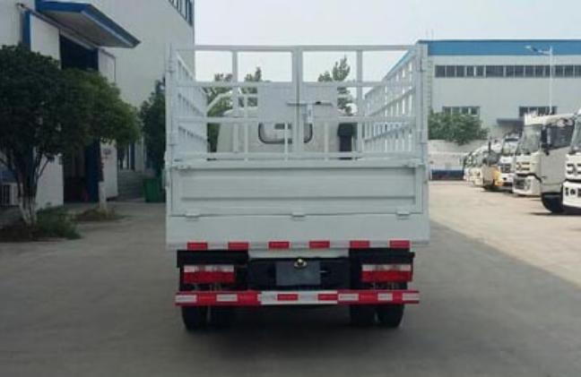 東風多利卡4.1米畜禽運輸車