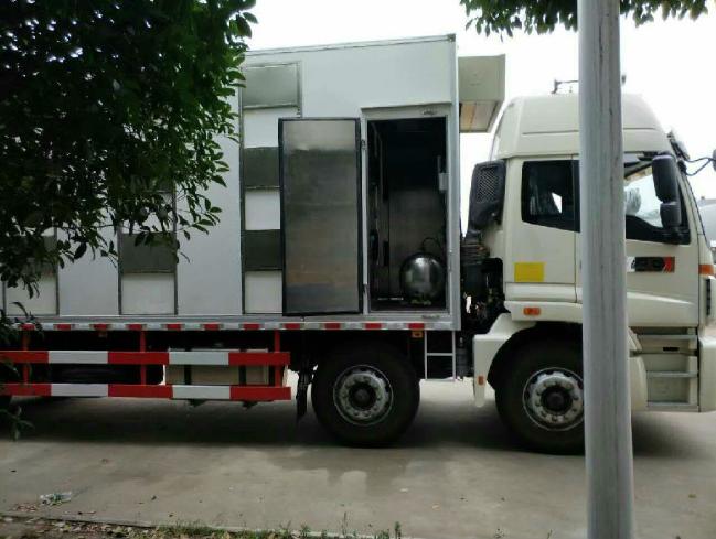 福田前四后八8.66米恒溫豬仔運輸車