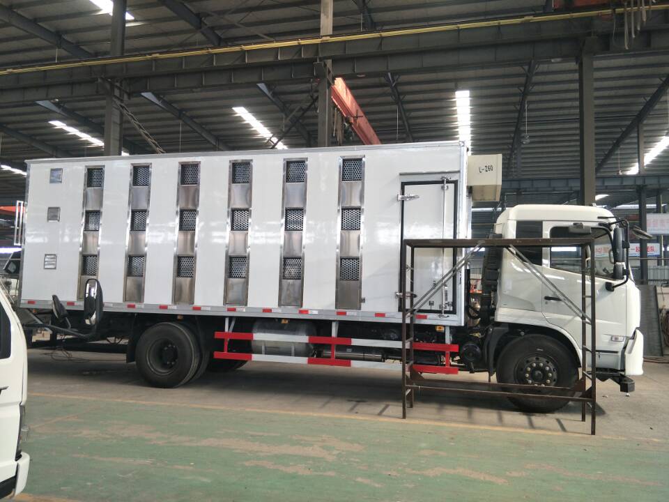 東風天錦7.8米恒溫畜禽運輸車