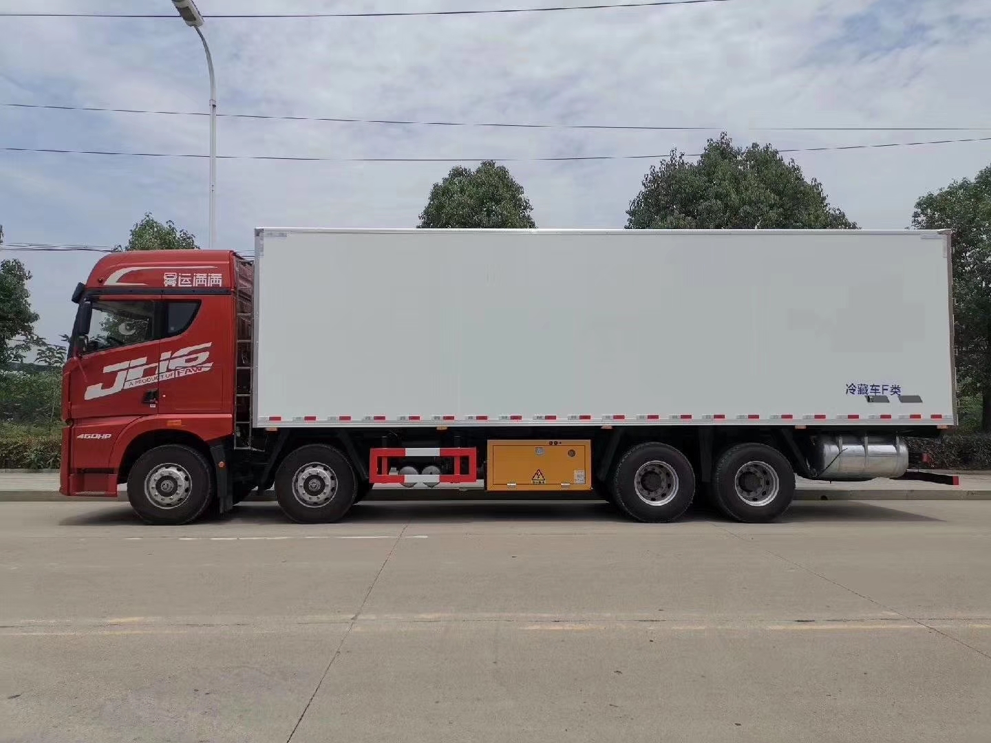 解放J6P前四后八9.6米冷藏車