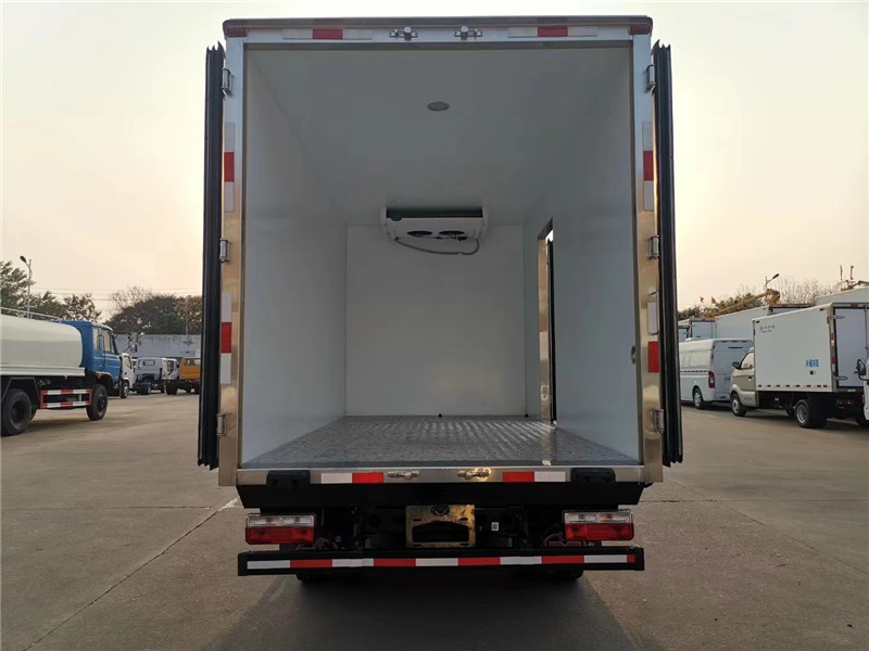 東風多利卡4.2米冷藏車