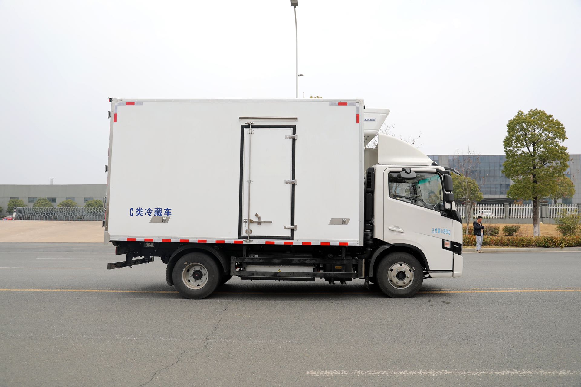 吉利純電動新能源4.2米冷藏車